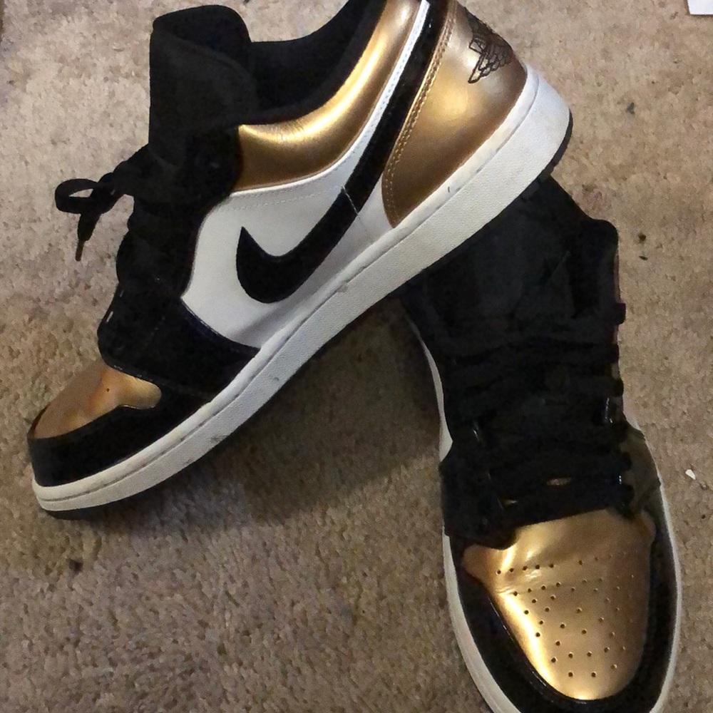 Jordan 1 gold toe low